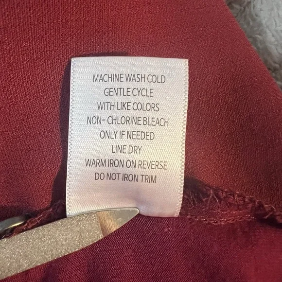 Fortune + Ivy magenta top Women's Size Medium With Shoulder Detail - Picture 6 of 7